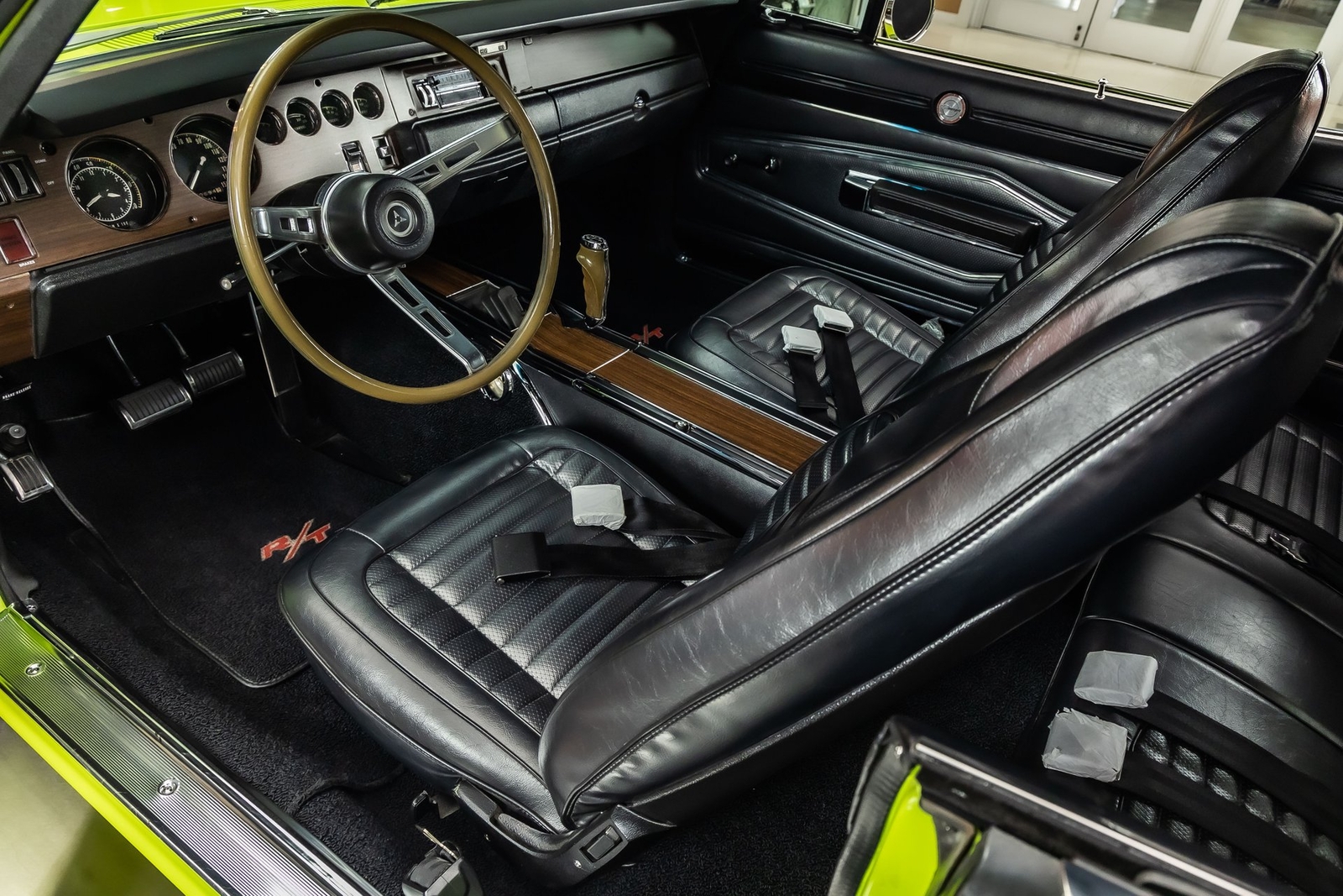 Dodge-Charger-1970-Coupe-2
