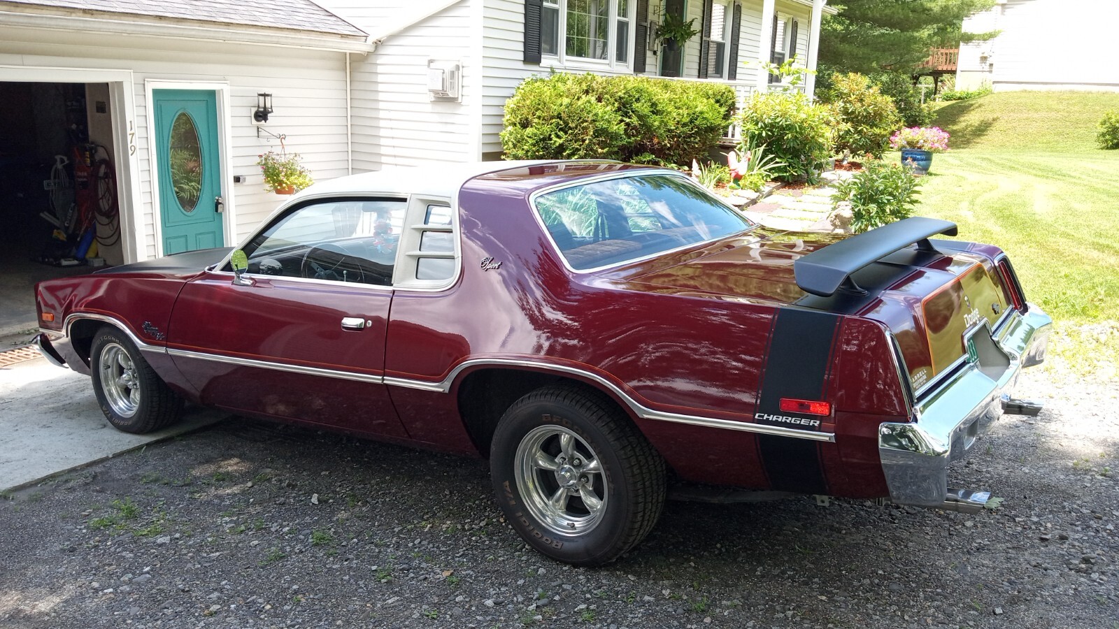 Dodge-Charger-1976-2-door-sedan-2