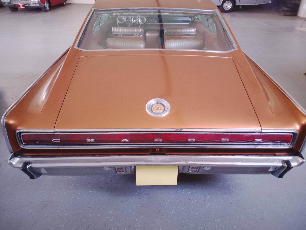 Dodge-Charger-fastback-1967-custom-1
