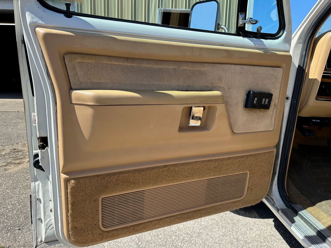 Dodge-D100-Series-1987-11