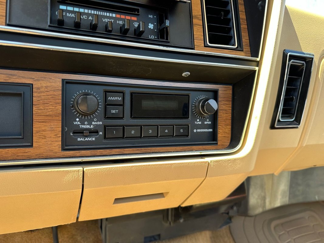 Dodge-D100-Series-1987-13