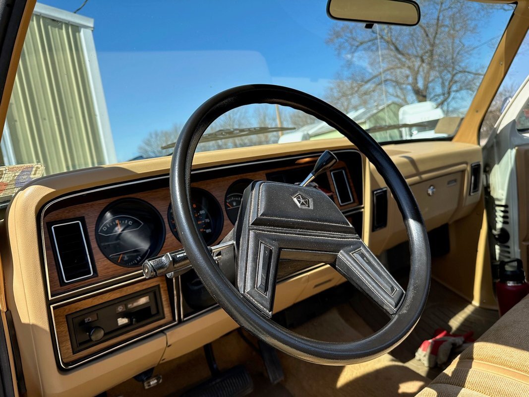 Dodge-D100-Series-1987-9
