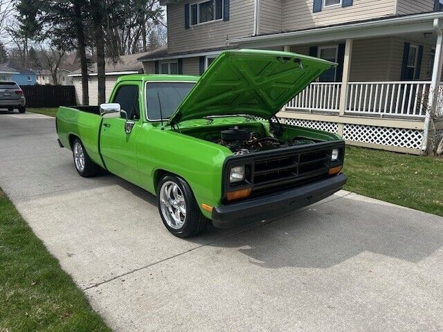 Dodge-D150-1985-1
