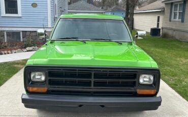 Dodge-D150-1985-10