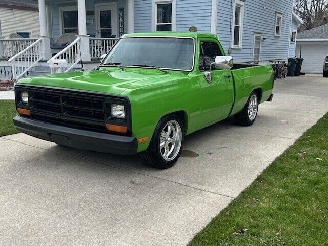 Dodge-D150-1985-11