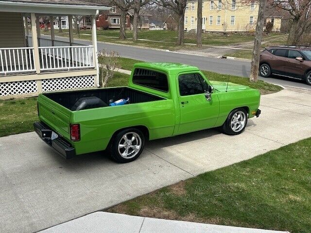 Dodge-D150-1985-2