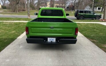 Dodge-D150-1985-6