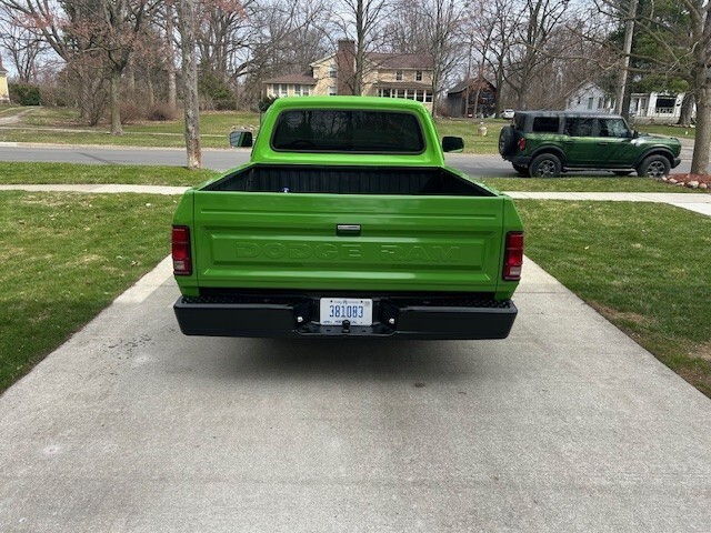 Dodge-D150-1985-6