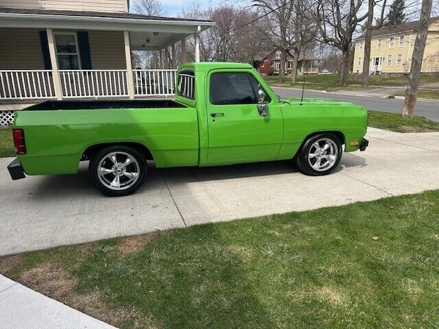 Dodge-D150-1985-8