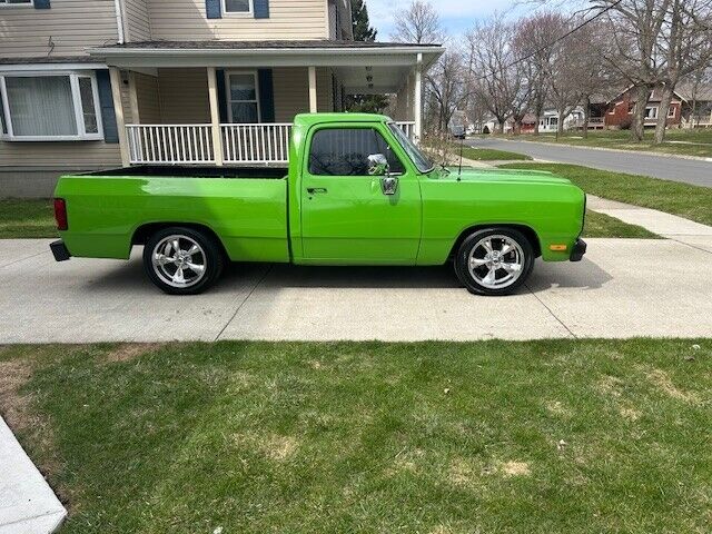 Dodge-D150-1985-9