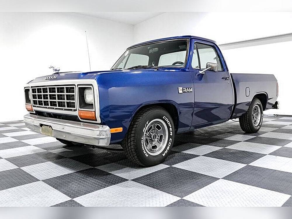 Dodge-D150-pickup-1984-blue-1