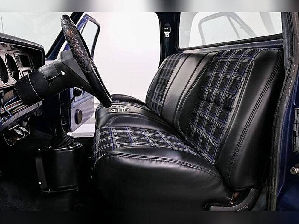 Dodge-D150-pickup-1984-blue-11