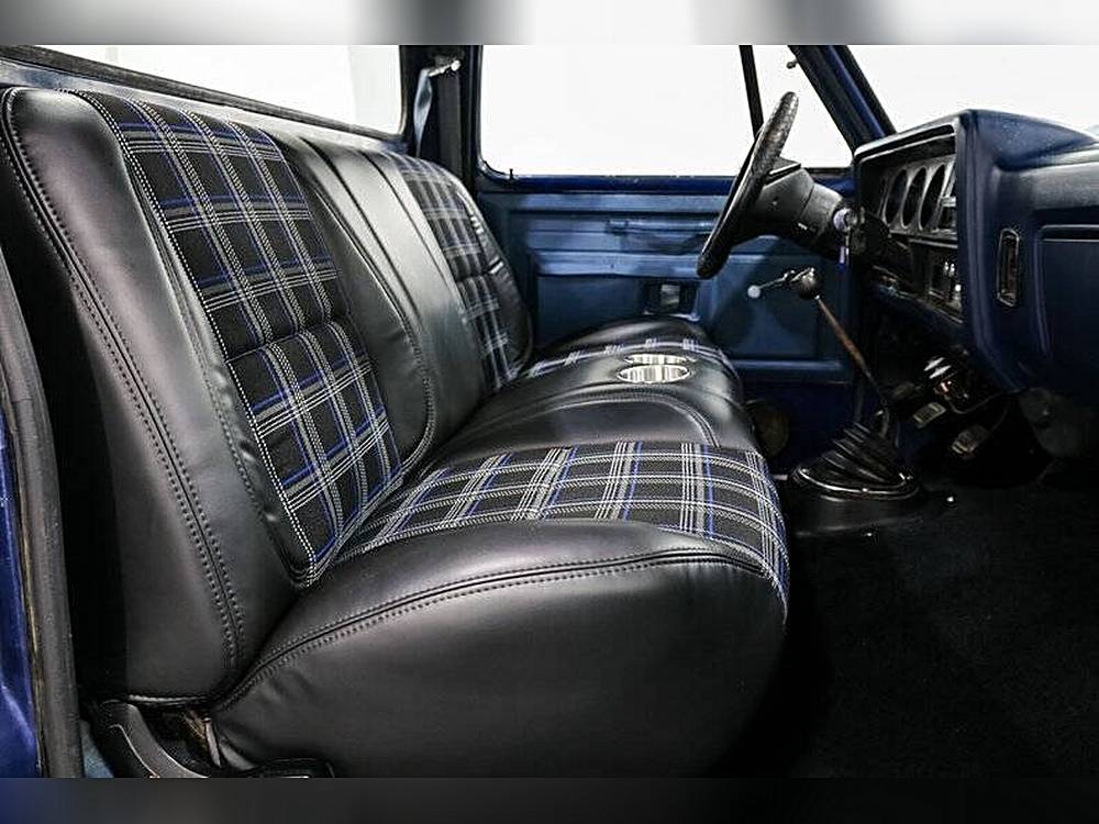 Dodge-D150-pickup-1984-blue-14