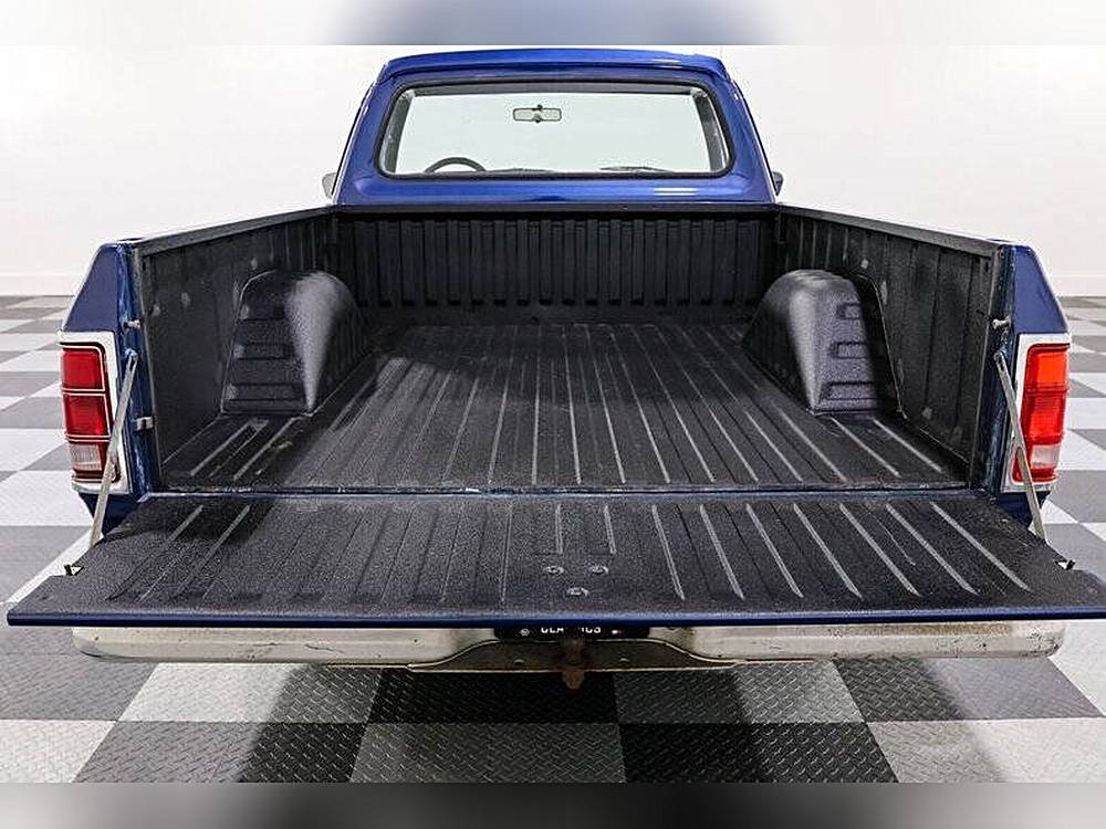Dodge-D150-pickup-1984-blue-15