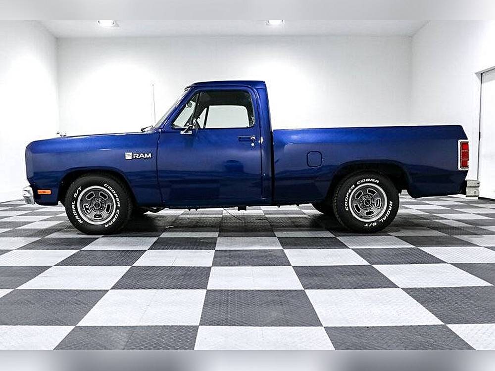 Dodge-D150-pickup-1984-blue-2