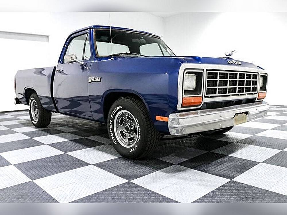 Dodge-D150-pickup-1984-blue-21