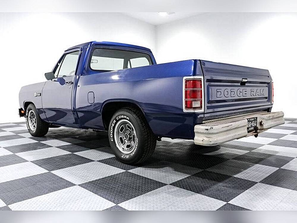 Dodge-D150-pickup-1984-blue-22