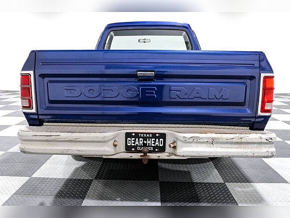 Dodge-D150-pickup-1984-blue-3