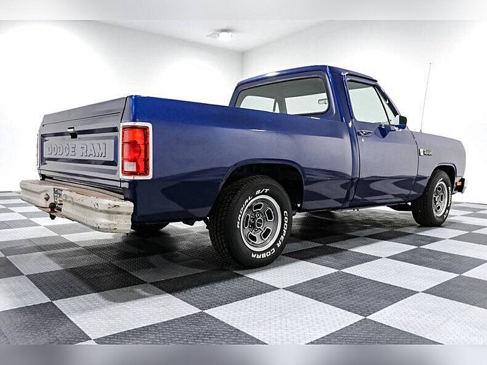 Dodge-D150-pickup-1984-blue-4