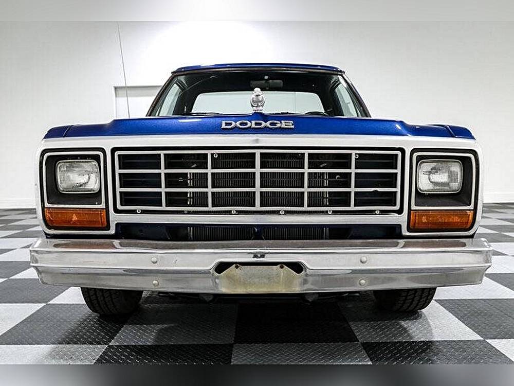Dodge D150 pickup  1984 blue