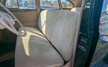 Dodge-D17-1940-Sedan-13