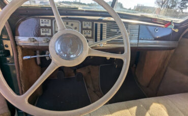 Dodge-D17-1940-Sedan-15