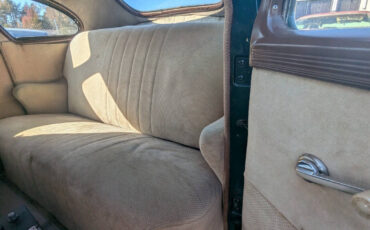 Dodge-D17-1940-Sedan-18