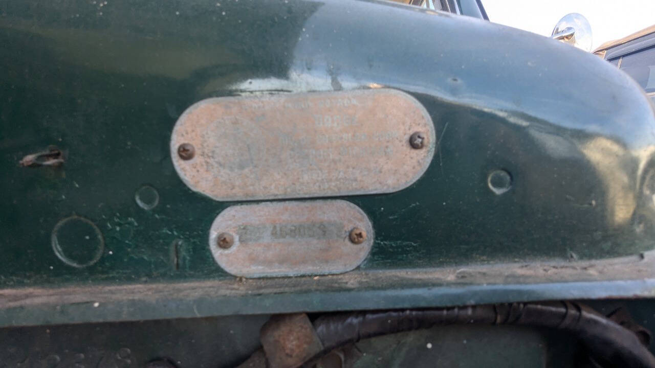 Dodge-D17-1940-Sedan-19