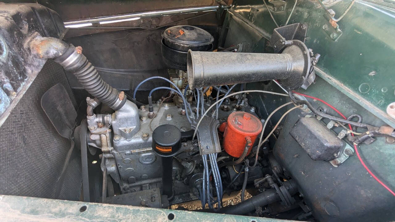 Dodge-D17-1940-Sedan-20