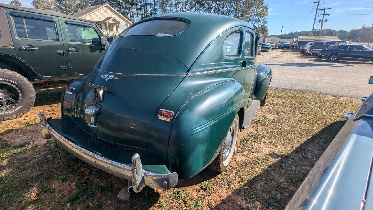 Dodge-D17-1940-Sedan-5