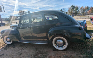 Dodge-D17-1940-Sedan-8