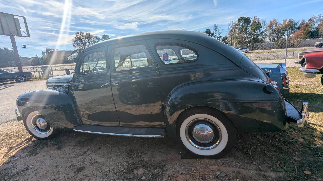 Dodge-D17-1940-Sedan-8