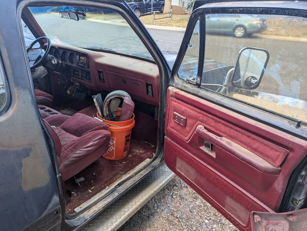 Dodge-D350-diesel-1992-black-11