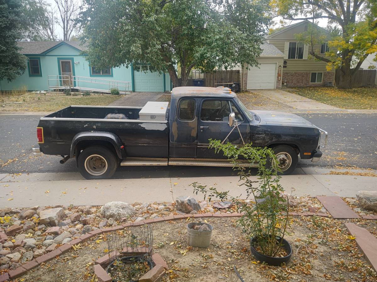 Dodge D350 diesel  1992 black