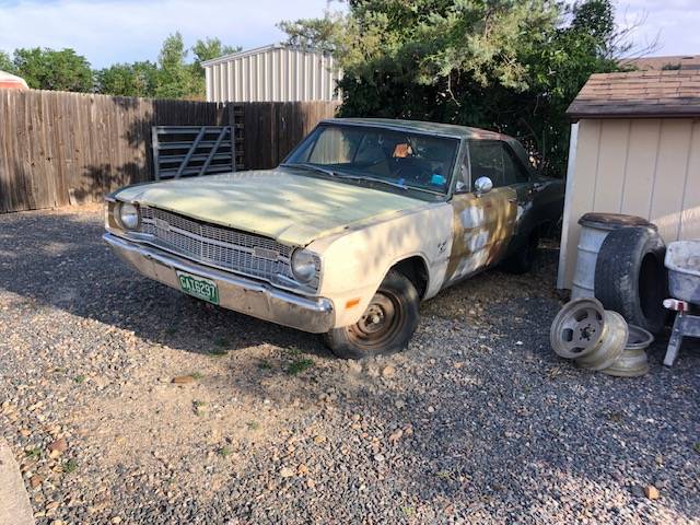 Dodge-Dart-swinger-1969-green-1