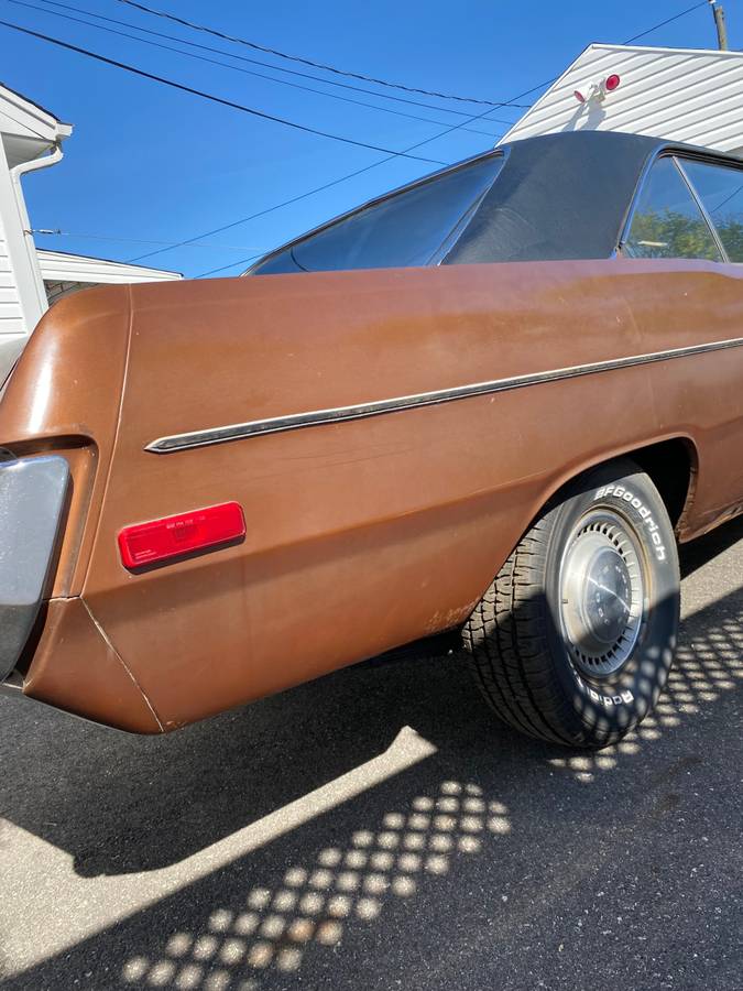 Dodge-Dart-swinger-1972-brown-20
