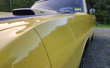 Dodge-Dart-swinger-340-4-speed-1970-yellow-1