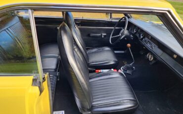 Dodge-Dart-swinger-340-4-speed-1970-yellow-10