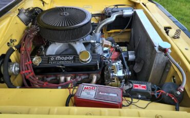Dodge-Dart-swinger-340-4-speed-1970-yellow-11