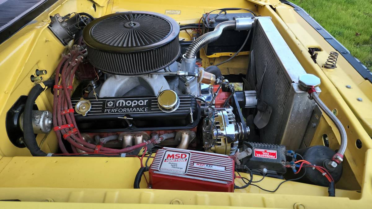 Dodge-Dart-swinger-340-4-speed-1970-yellow-11