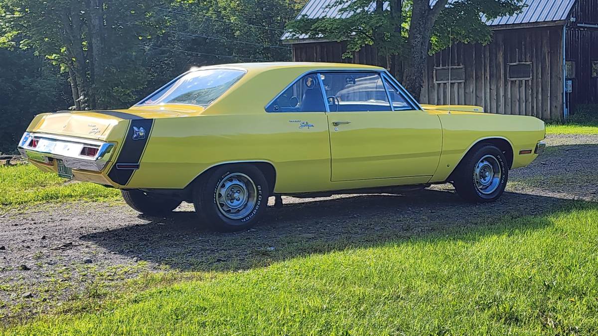 Dodge-Dart-swinger-340-4-speed-1970-yellow-16