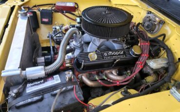 Dodge-Dart-swinger-340-4-speed-1970-yellow-18