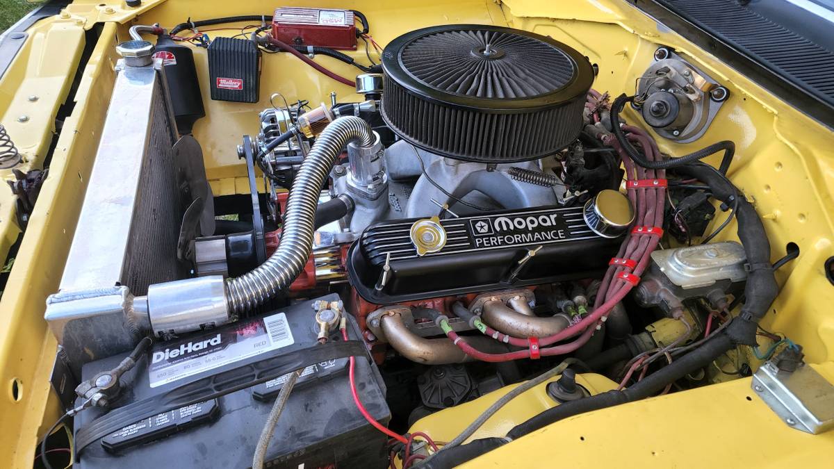 Dodge-Dart-swinger-340-4-speed-1970-yellow-18