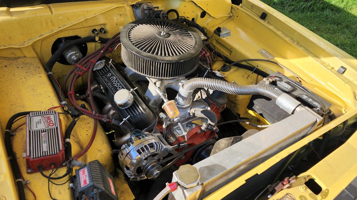 Dodge-Dart-swinger-340-4-speed-1970-yellow-19