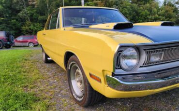 Dodge-Dart-swinger-340-4-speed-1970-yellow-2