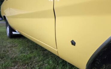 Dodge-Dart-swinger-340-4-speed-1970-yellow-20