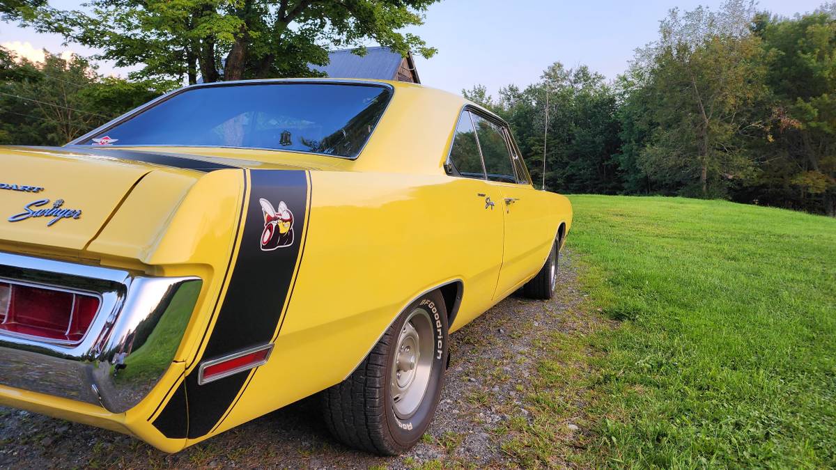 Dodge-Dart-swinger-340-4-speed-1970-yellow-4