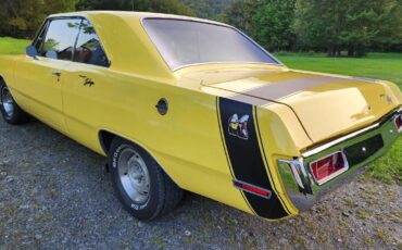 Dodge-Dart-swinger-340-4-speed-1970-yellow-4