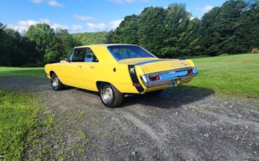Dodge-Dart-swinger-340-4-speed-1970-yellow-5