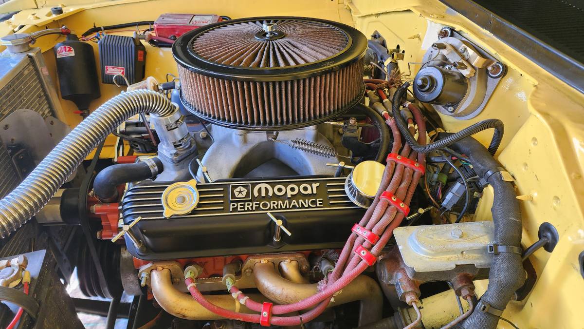 Dodge-Dart-swinger-340-4-speed-1970-yellow-7